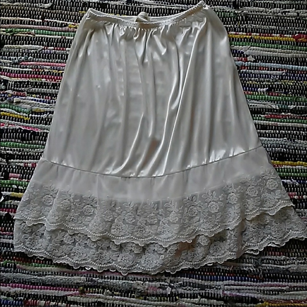 Large lace skirt extender